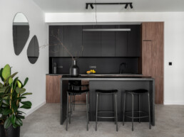 projektowanie_wnętrz_gdańsk czajka_wnętrza architekt_wnętrz_gdańsk projekt minimalistyczny czarne mieszkanie czarna kuchnia